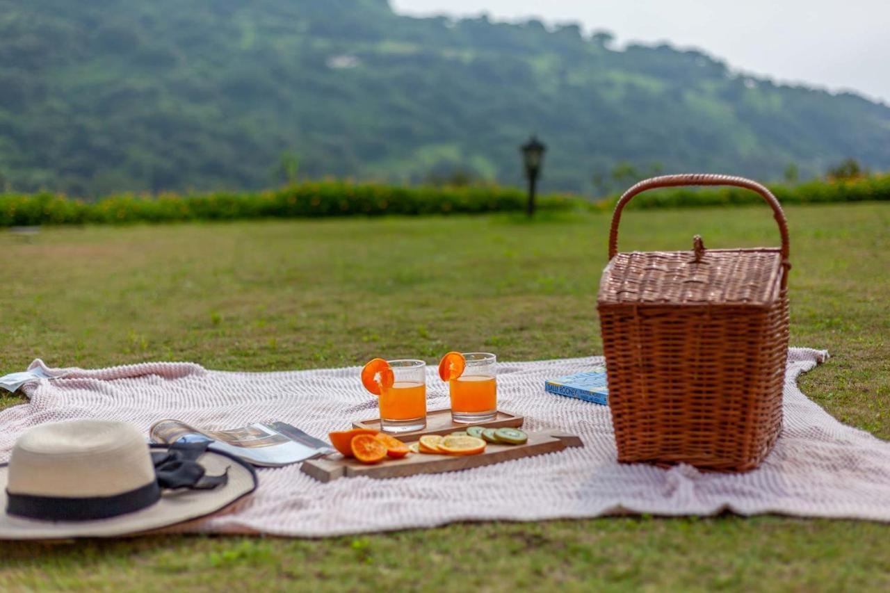 Stayvista'S Shivom Villa 12 - A Serene Escape With Views Of The Valley And Lake Lonavala Exterior photo
